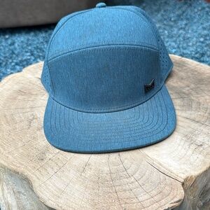 men’s trenches melin hat. 60 cm. Teal blue